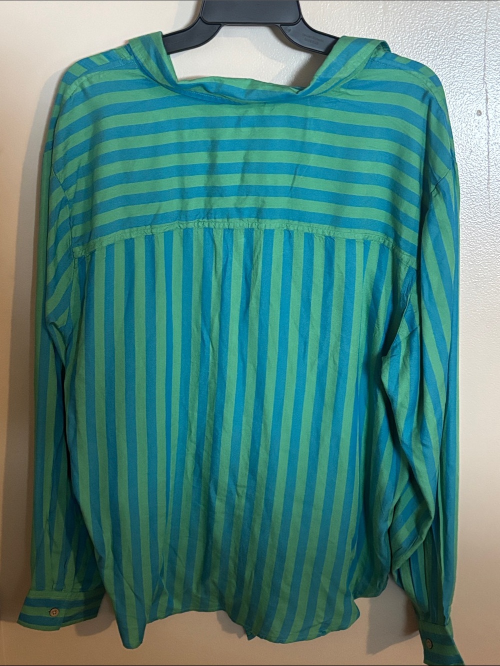 beachlunchlounge Striped Tie-Front Hi-Low Button front Blouse in Green and Teal - Picture 4 of 6
